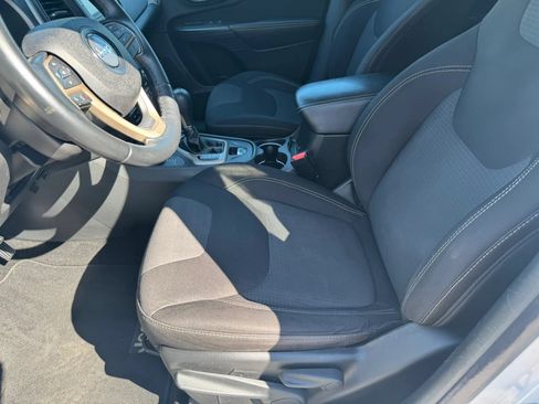 Used 2015 Jeep Cherokee Latitude w/ Trailer Tow Group AWD/4WD image 25