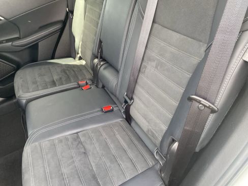 Used 2025 Mitsubishi Outlander SE image 13