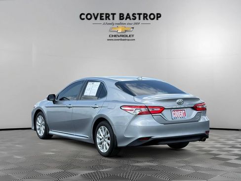 Used 2020 Toyota Camry LE FWD image 5