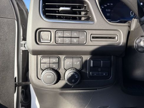 Used 2022 Chevrolet Tahoe Z71 w/ Luxury Package image 28