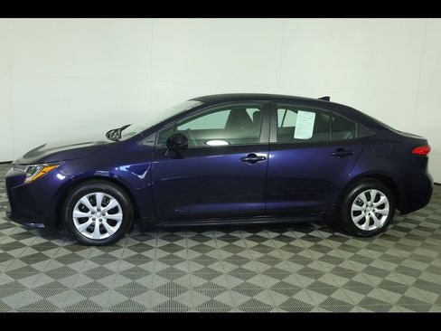 Used 2025 Toyota Corolla LE FWD image 8