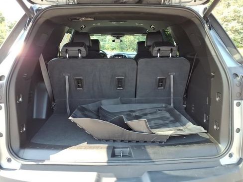Used 2023 Chevrolet Traverse LT w/ LPO, Floor Liner Package FWD image 8