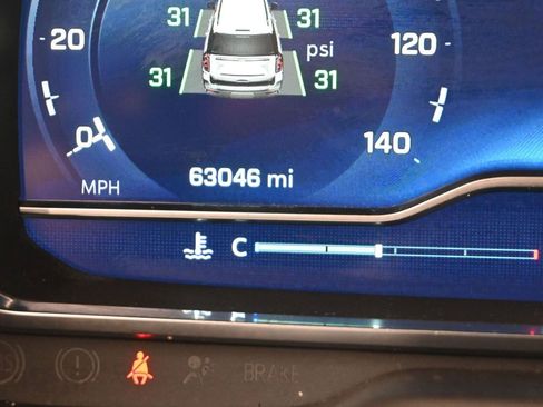 Used 2022 Chevrolet Suburban Z71 w/ Luxury Package image 37