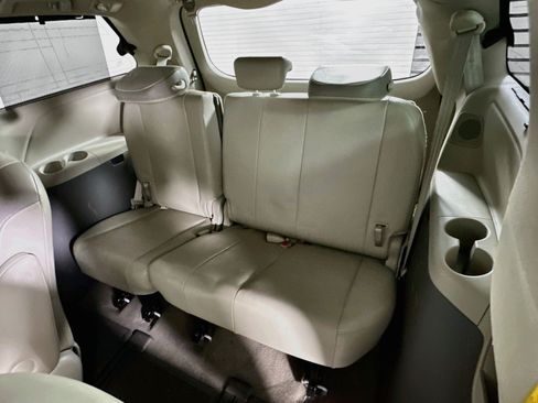 Used 2014 Toyota Sienna Limited w/ Limited Premium Package AWD/4WD image 27