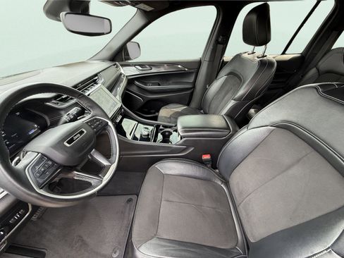 Used 2022 Jeep Grand Cherokee Altitude image 9