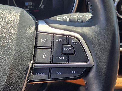 Used 2023 Toyota Highlander Platinum AWD/4WD image 23
