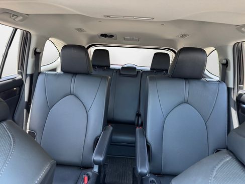Used 2020 Toyota Highlander Limited FWD image 12