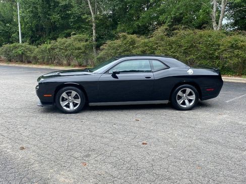 Used 2018 Dodge Challenger SXT RWD image 8