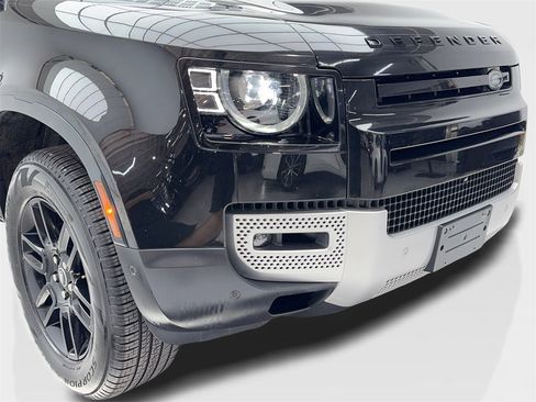 Used 2024 Land Rover Defender 90 S image 3
