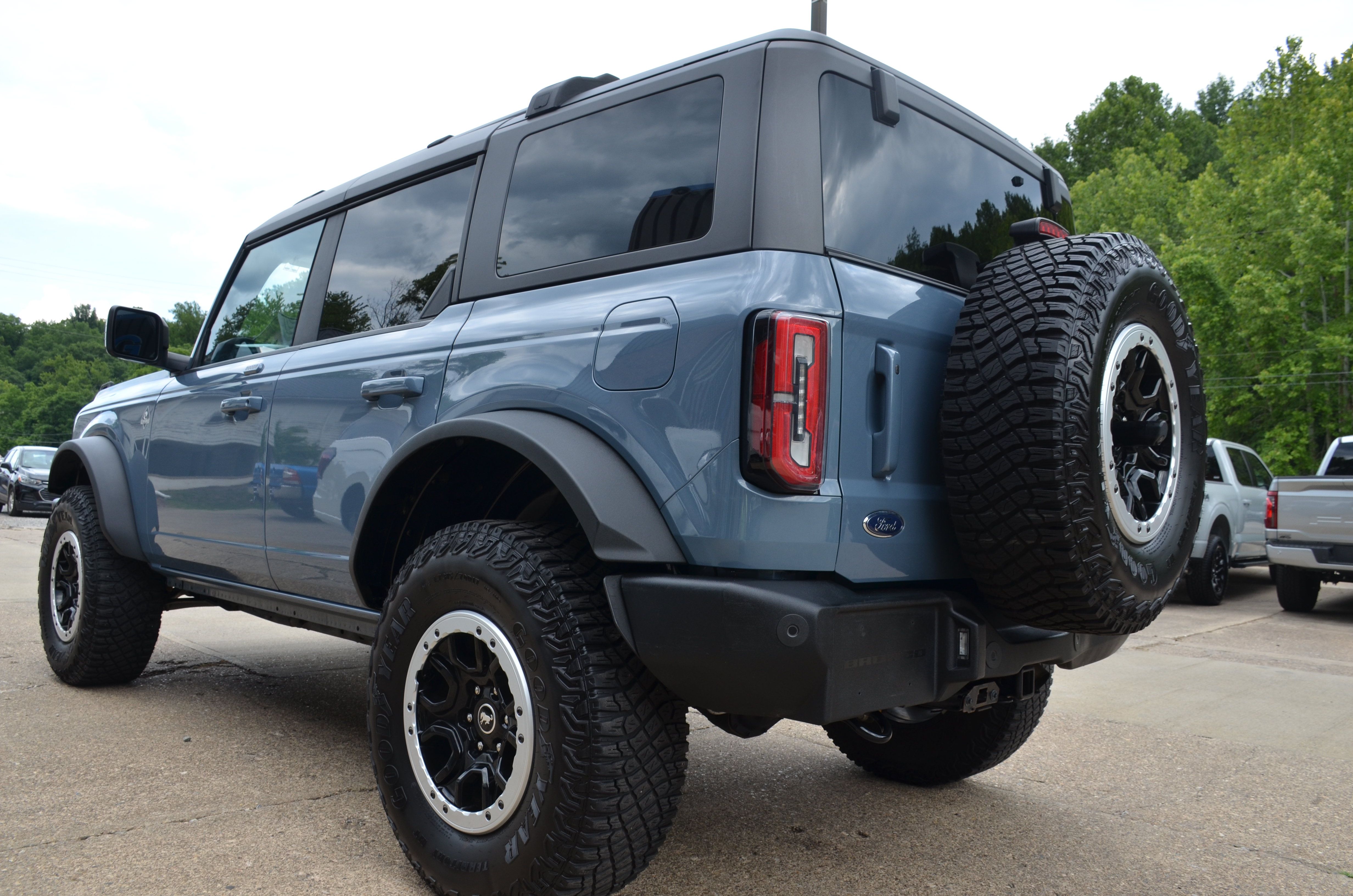 Used 2023 Ford Bronco Outer Banks w/ Sasquatch Package AWD/4WD image 2