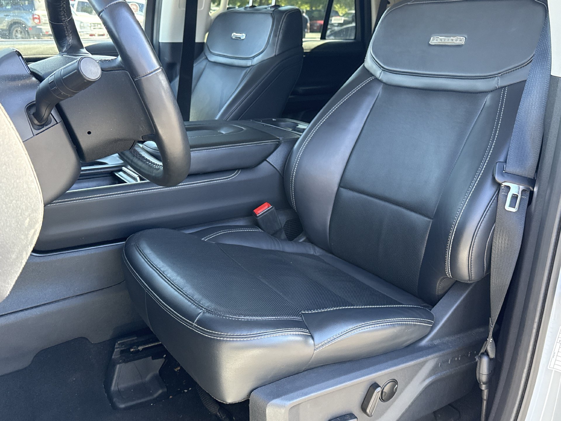 Certified 2025 Ford Expedition Platinum AWD/4WD image 11