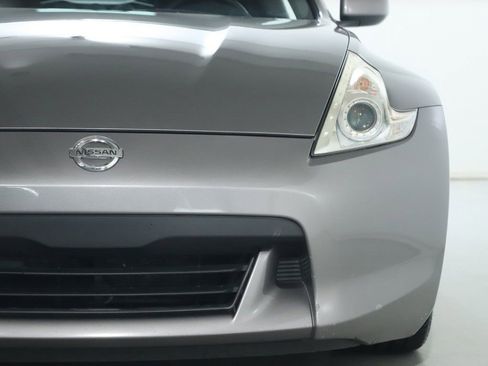 Used 2010 Nissan 370Z Roadster RWD image 9