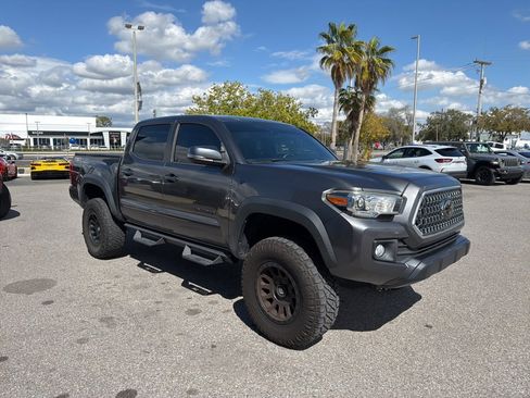 Used 2019 Toyota Tacoma TRD Off-Road w/ Technology Package image 2