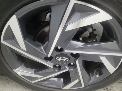 Used 2025 Hyundai Elantra Limited FWD image 31