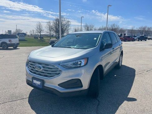 Used 2022 Ford Edge SE image 3