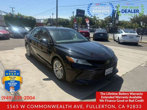 Used 2018 Toyota Camry XLE FWD image 7