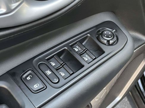 Used 2023 Jeep Renegade Latitude AWD/4WD image 15