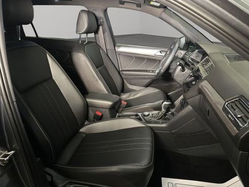 Used 2022 Volkswagen Tiguan SE R-Line image 19