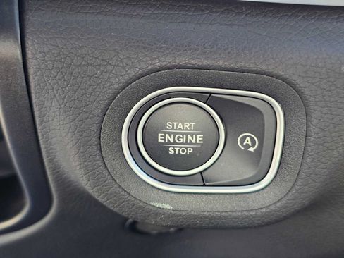 Used 2025 Mercedes-Benz GLE 450 4MATIC image 35