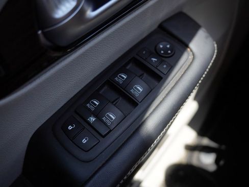 Used 2023 Chrysler Pacifica Limited image 13