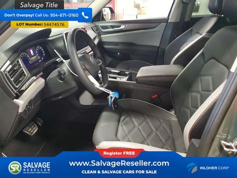 Used 2025 Volkswagen Atlas Peak Edition SE AWD/4WD image 9