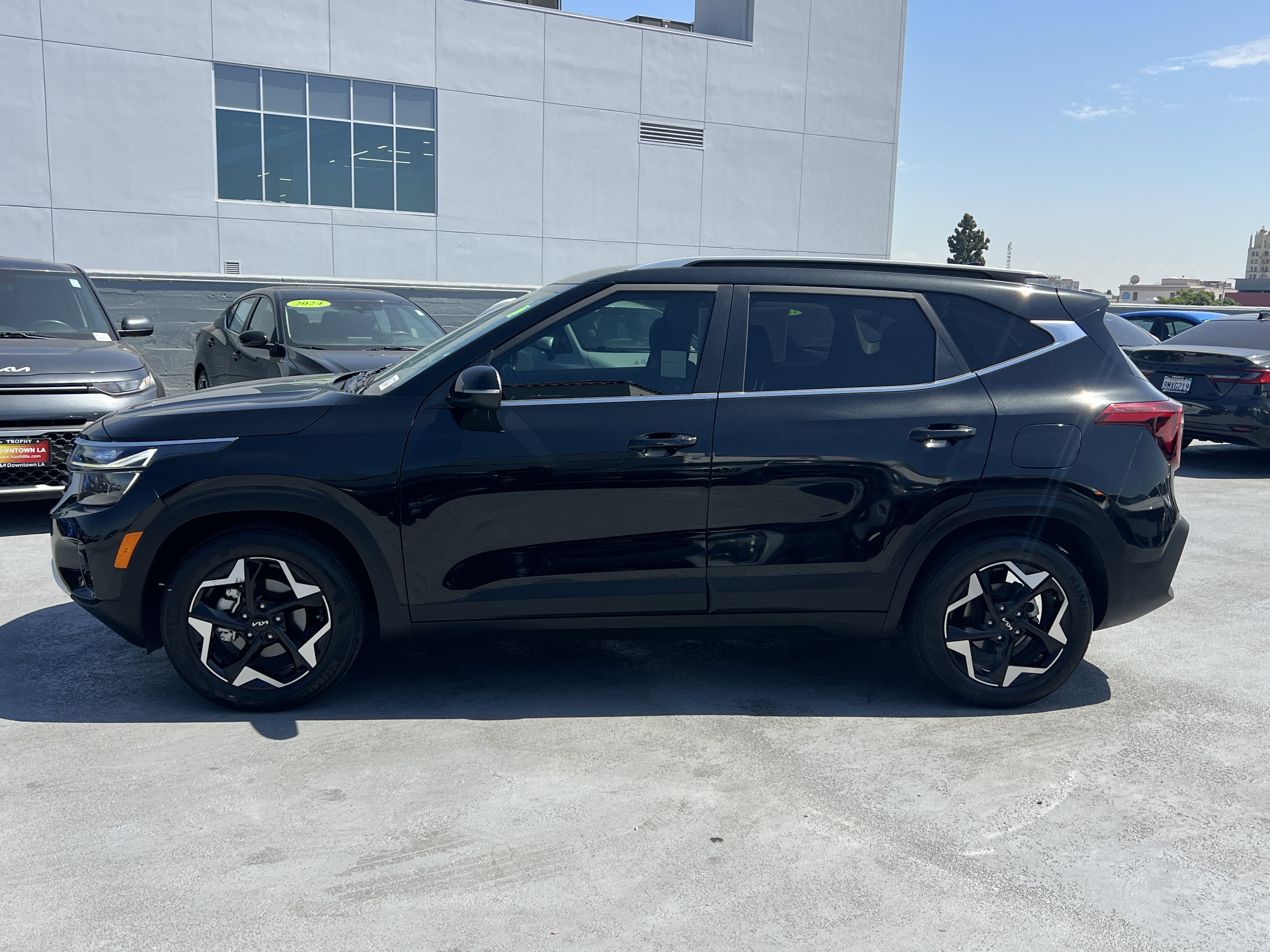 Certified 2024 Kia Seltos EX FWD image 3