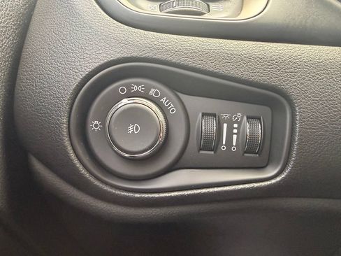 Used 2015 Jeep Renegade Limited w/ Safety & Security Group I FWD image 27
