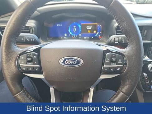 Used 2023 Ford Explorer King Ranch w/ Technology Package image 9