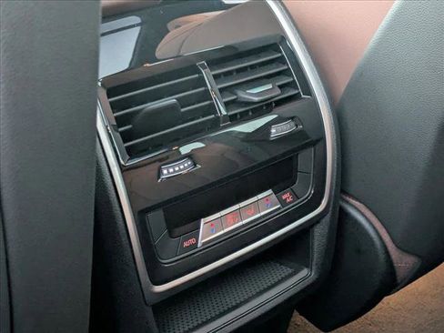 Used 2023 BMW X5 xDrive40i w/ Premium Package image 18