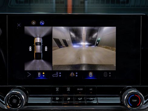 Used 2024 Chevrolet Colorado Trail Boss w/ Technology Package AWD/4WD image 26