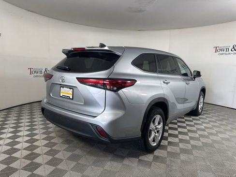 Used 2023 Toyota Highlander L image 7