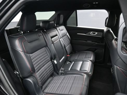 Used 2025 Ford Explorer ST-Line w/ ST-Line Street Pack image 33