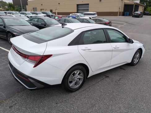 New 2026 Hyundai Elantra SE FWD image 9