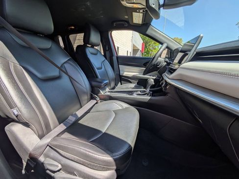 Used 2025 Jeep Compass Limited image 30