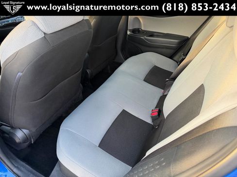 Used 2019 Toyota C-HR XLE image 12