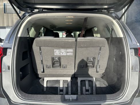 Used 2025 Kia Carnival FWD image 24