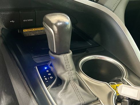 Used 2020 Toyota Camry XLE FWD image 14