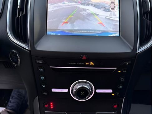 Used 2019 Ford Edge Titanium image 28