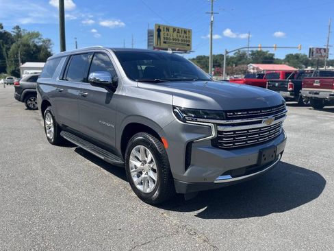Used 2022 Chevrolet Suburban Premier AWD/4WD image 30