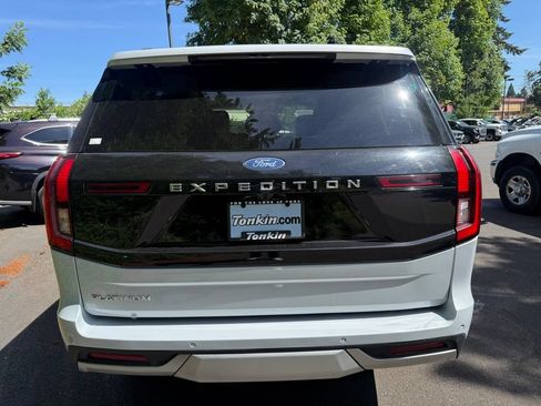Used 2025 Ford Expedition Platinum AWD/4WD image 4