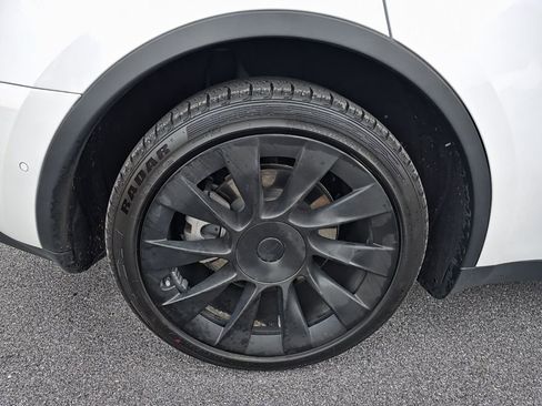 Used 2021 Tesla Model Y Long Range image 29