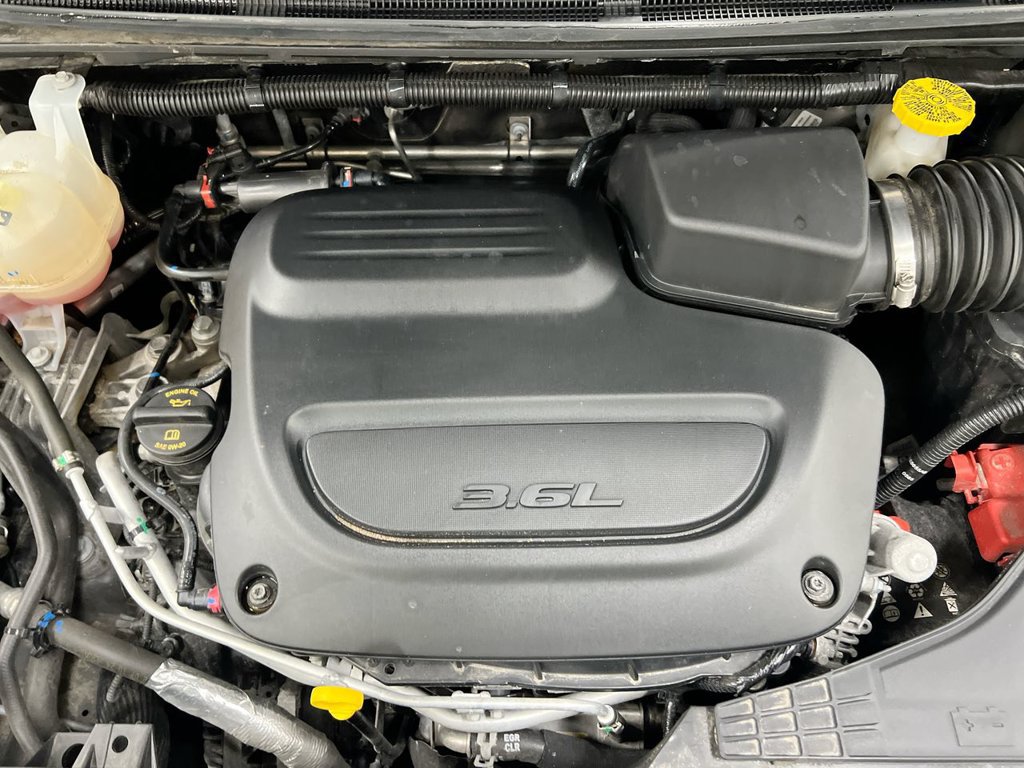 Used 2025 Chrysler Pacifica Select FWD image 25