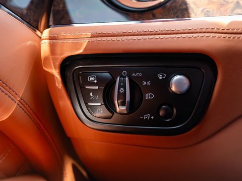 Used 2022 Bentley Bentayga AWD/4WD image 10