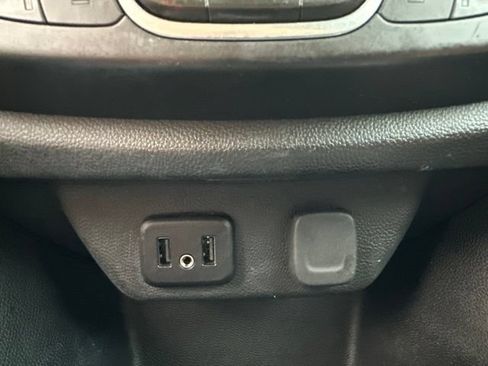 Used 2020 Chevrolet Traverse LT FWD image 38