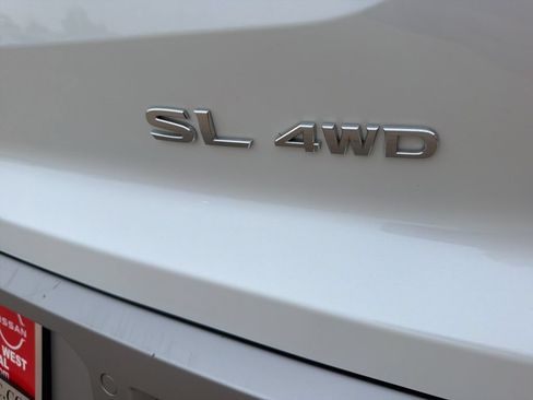 Used 2025 Nissan Pathfinder SL AWD/4WD image 10