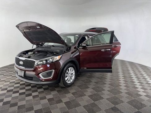 Used 2018 Kia Sorento LX image 12
