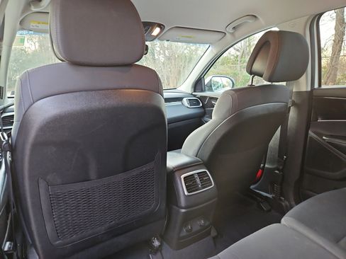 Used 2016 Kia Sorento LX w/ LX Convenience Package image 19