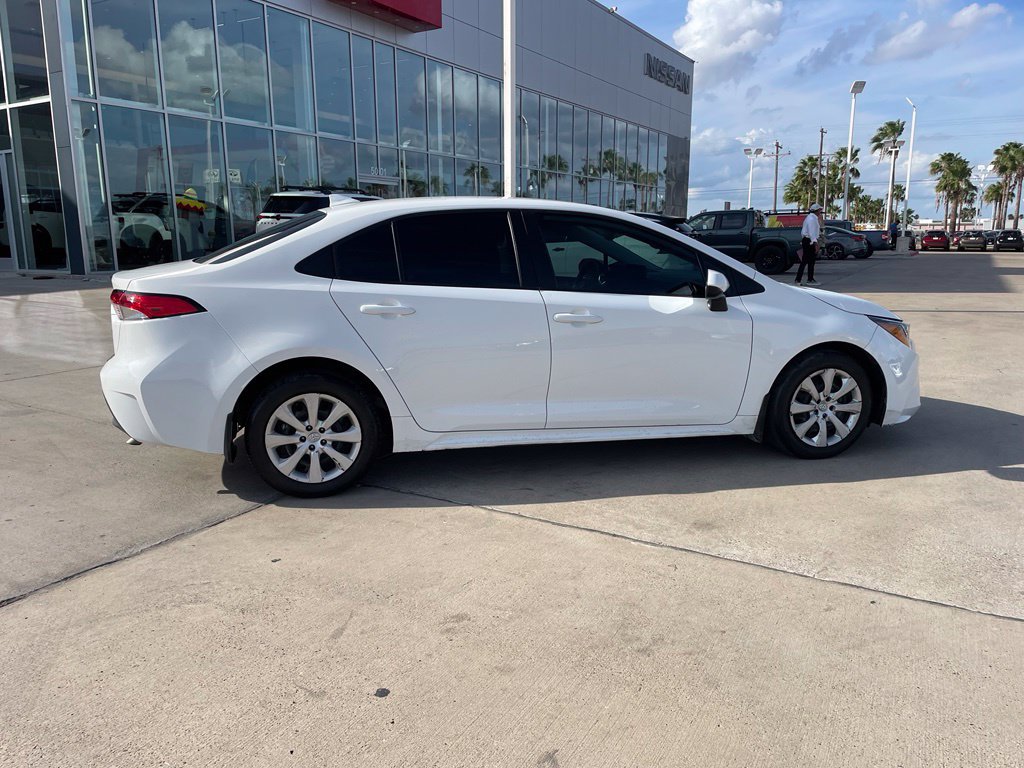 Used 2025 Toyota Corolla LE FWD image 2