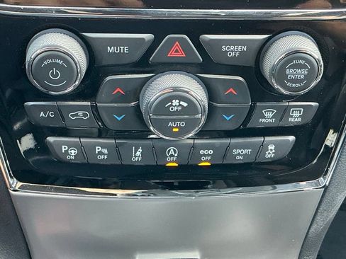 Used 2020 Jeep Grand Cherokee Overland AWD/4WD image 28