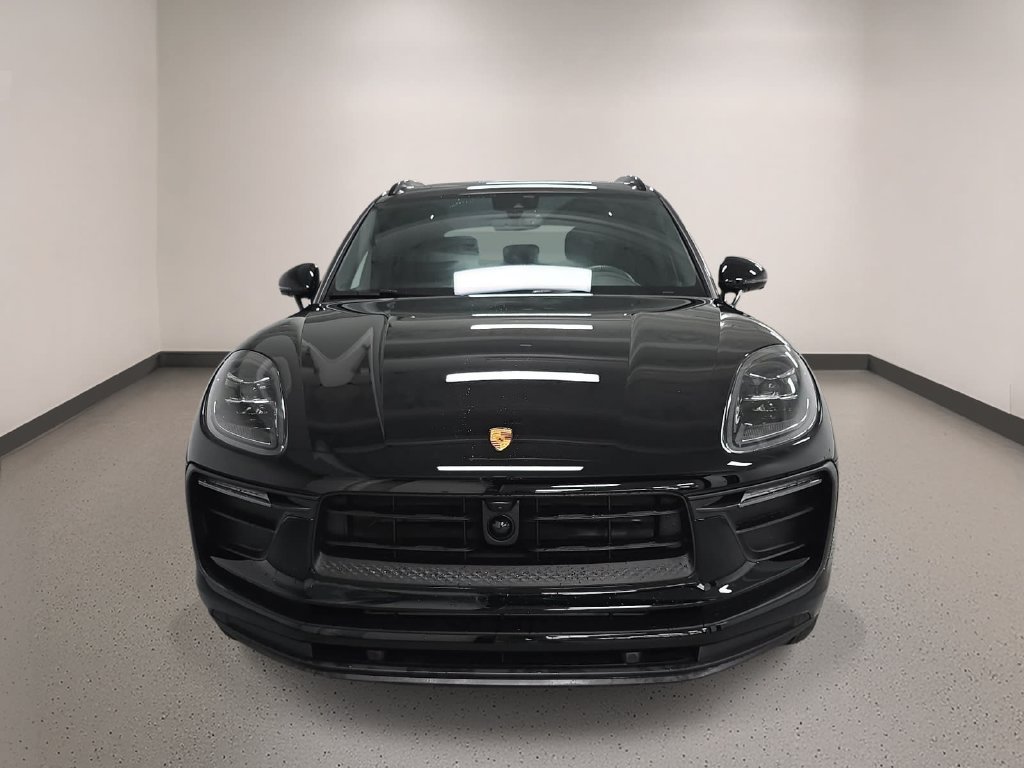 Certified 2026 Porsche Macan AWD/4WD image 9